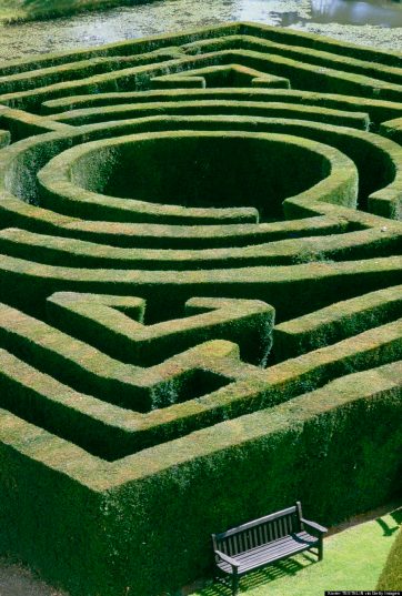 UNITED KINGDOM - CIRCA 1900:  Labyrinth of Hever castle in Edenbridge, United Kingdom.  (Photo by Xavier TESTELIN/Gamma-Rapho via Getty Images)